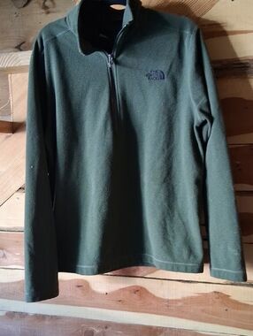 The North Face Men's Olive Green Quarter-Zip Fleece Sweater